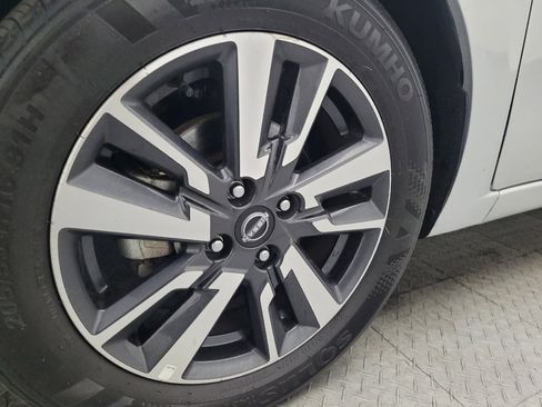 Used 2024 Nissan Versa SV image 31