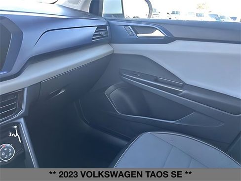 Used 2023 Volkswagen Taos SE w/ Panoramic Sunroof Package image 34