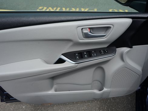 Used 2016 Toyota Camry LE FWD image 15