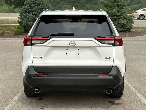 Used 2025 Toyota RAV4 XLE w/ Convenience Package AWD/4WD image 4
