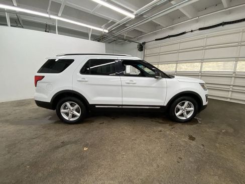 Used 2016 Ford Explorer XLT w/ Equipment Group 202A image 7