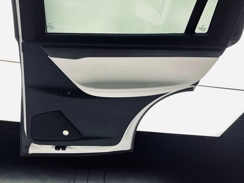 Used 2018 Tesla Model X 75D AWD/4WD image 29