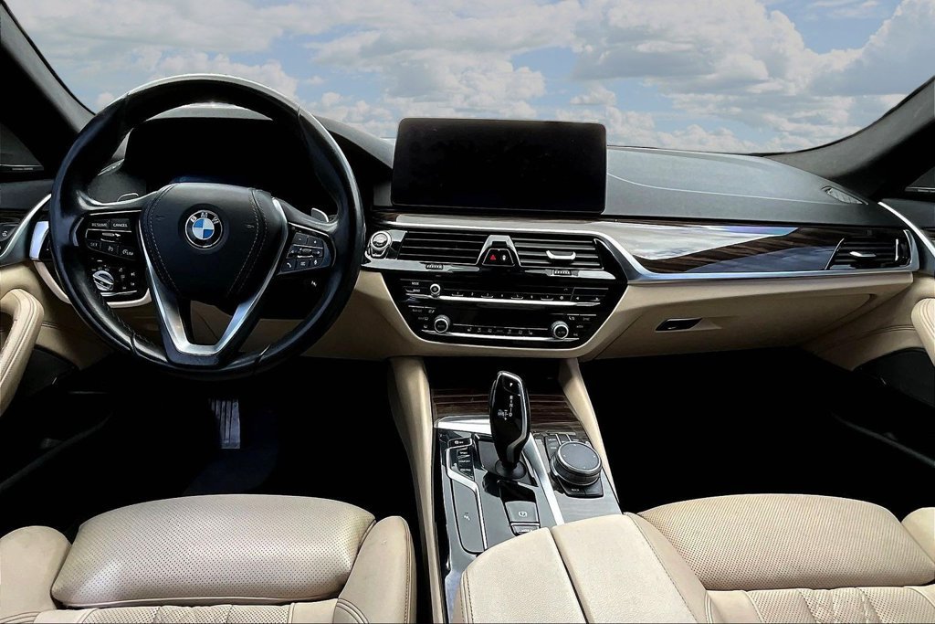 Used 2021 BMW 530i w/ Premium Package RWD image 6