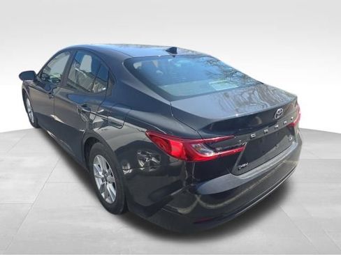 Used 2025 Toyota Camry LE image 3