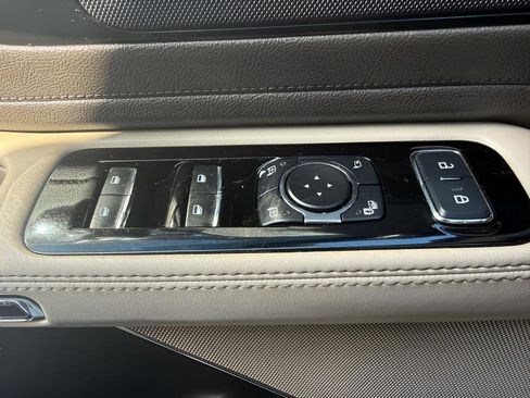 Used 2023 Lincoln Aviator 2WD w/ Premium Package image 23