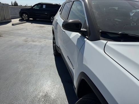 Used 2025 Jeep Compass Limited AWD/4WD image 16