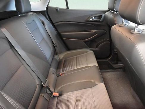 Used 2025 Chevrolet Trax LT image 18