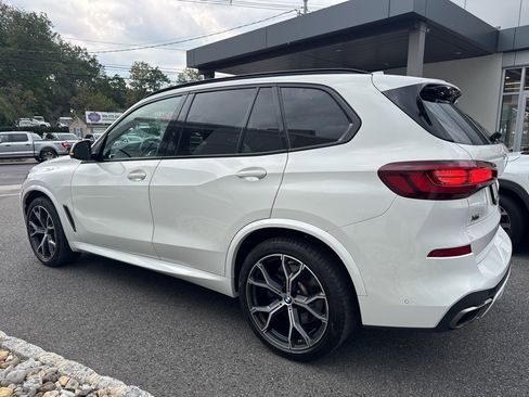Used 2022 BMW X5 M50i w/ Premium Package image 11