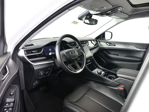 Used 2023 Jeep Grand Cherokee Limited image 17