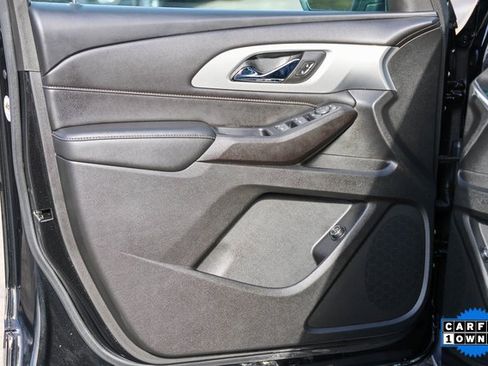 Used 2022 Chevrolet Traverse LT image 10