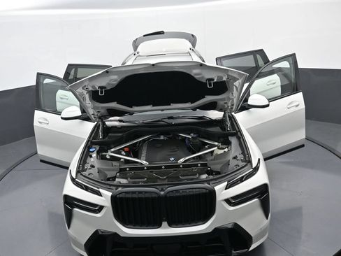 Used 2026 BMW X7 xDrive40i w/ M Sport Package AWD/4WD image 41