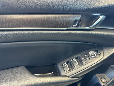 Used 2018 Honda Accord EX image 11