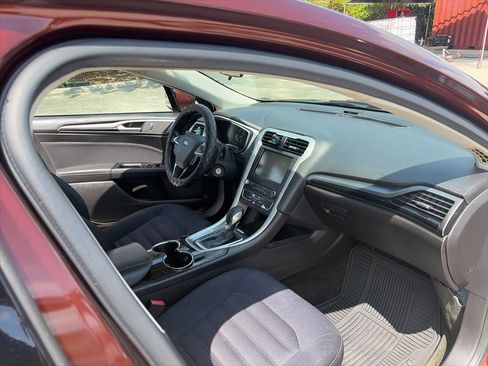Used 2016 Ford Fusion SE FWD image 12
