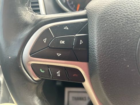Used 2020 Jeep Grand Cherokee Laredo AWD/4WD image 17