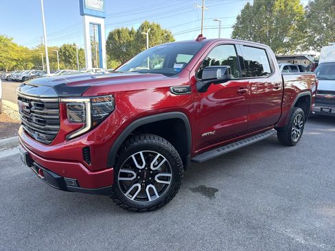 Used 2024 GMC Sierra 1500 AT4 w/ Technology Package AWD/4WD image 5