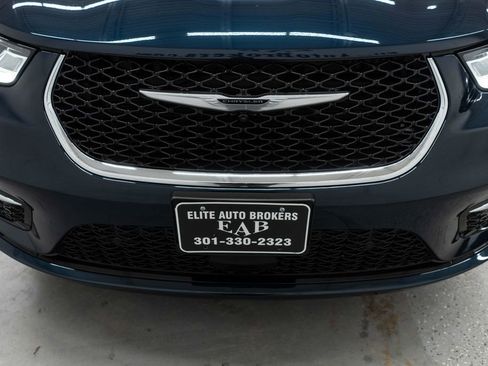 Used 2022 Chrysler Pacifica Limited w/ Uconnect Theater Family Group image 44