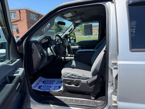 Used 2013 Ford F250 XLT w/ Snow Plow Prep Pkg AWD/4WD image 5