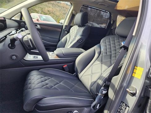 New 2025 Genesis GV80 3.5T Prestige image 6