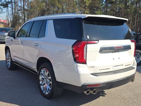 Used 2021 GMC Yukon Denali w/ Denali Premium Package image 3