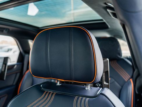 Certified 2025 Bentley Bentayga S Black Edition image 29