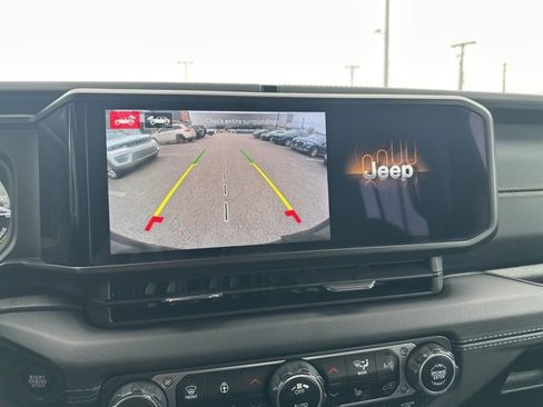 Used 2024 Jeep Wrangler Unlimited Sahara w/ Technology Group image 14