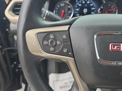 Used 2017 GMC Acadia Denali w/ Technology Package FWD image 17