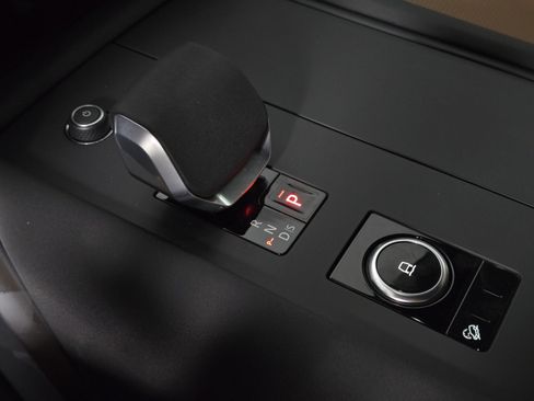 New 2026 Land Rover Discovery Dynamic SE image 35