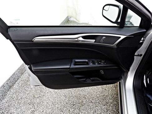 Used 2018 Ford Fusion SE image 7