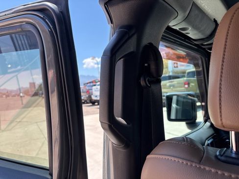 Used 2020 Jeep Gladiator Rubicon w/ Uconnect 4C Nav & Sound Group image 48