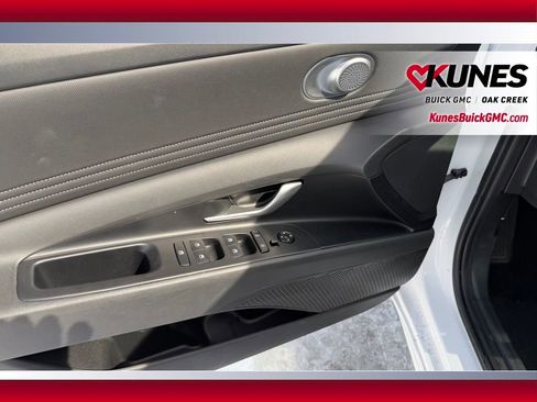 Used 2025 Hyundai Elantra SEL image 9