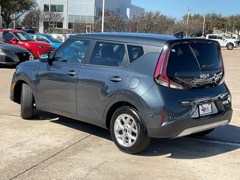 Used 2025 Kia Soul LX w/ LX Technology Package image 7