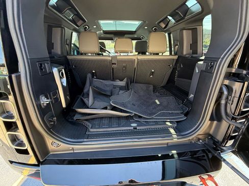 Used 2023 Land Rover Defender 110 X image 32
