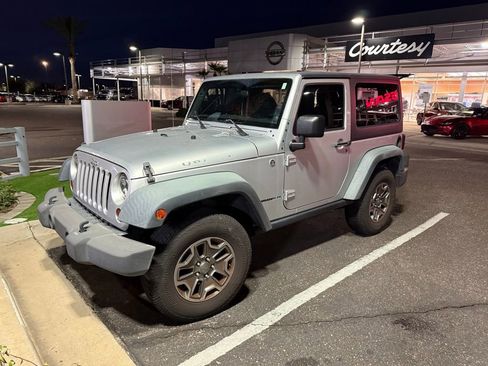 Used 2012 Jeep Wrangler Rubicon w/ PWR Convenience Group image 4