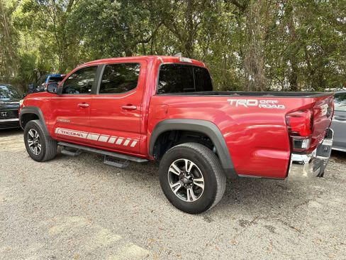 Used 2018 Toyota Tacoma TRD Off-Road RWD image 6