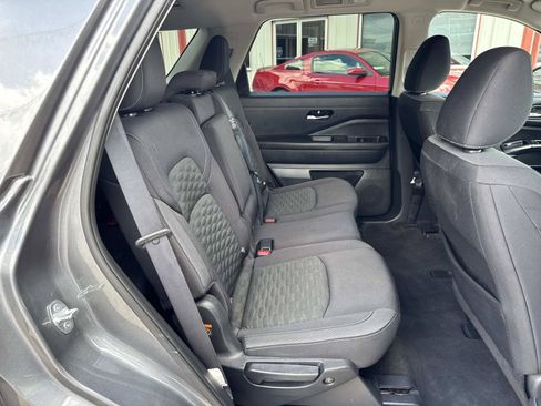 Used 2022 Nissan Pathfinder S FWD image 9