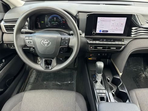 Used 2025 Toyota Camry LE FWD image 18