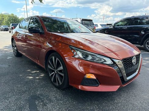 Used 2021 Nissan Altima 2.5 SR w/ SR Premium Package FWD image 2