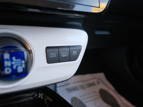 Used 2017 Toyota Prius Prime Premium FWD image 22