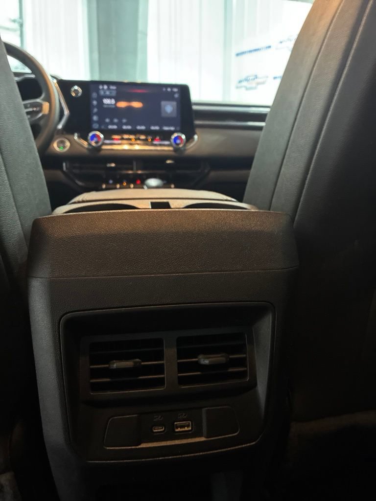 Used 2024 GMC Canyon Elevation w/ Elevation Premium Package AWD/4WD image 30