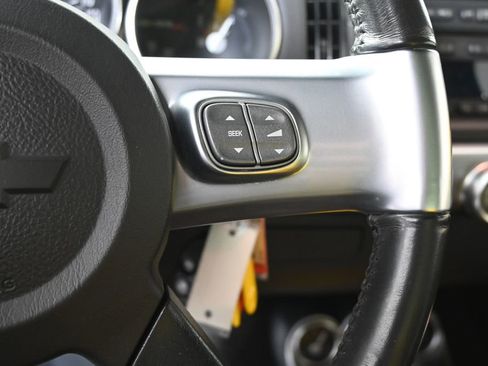 Used 2005 Chevrolet SSR w/ Preferred Equipment Group image 31