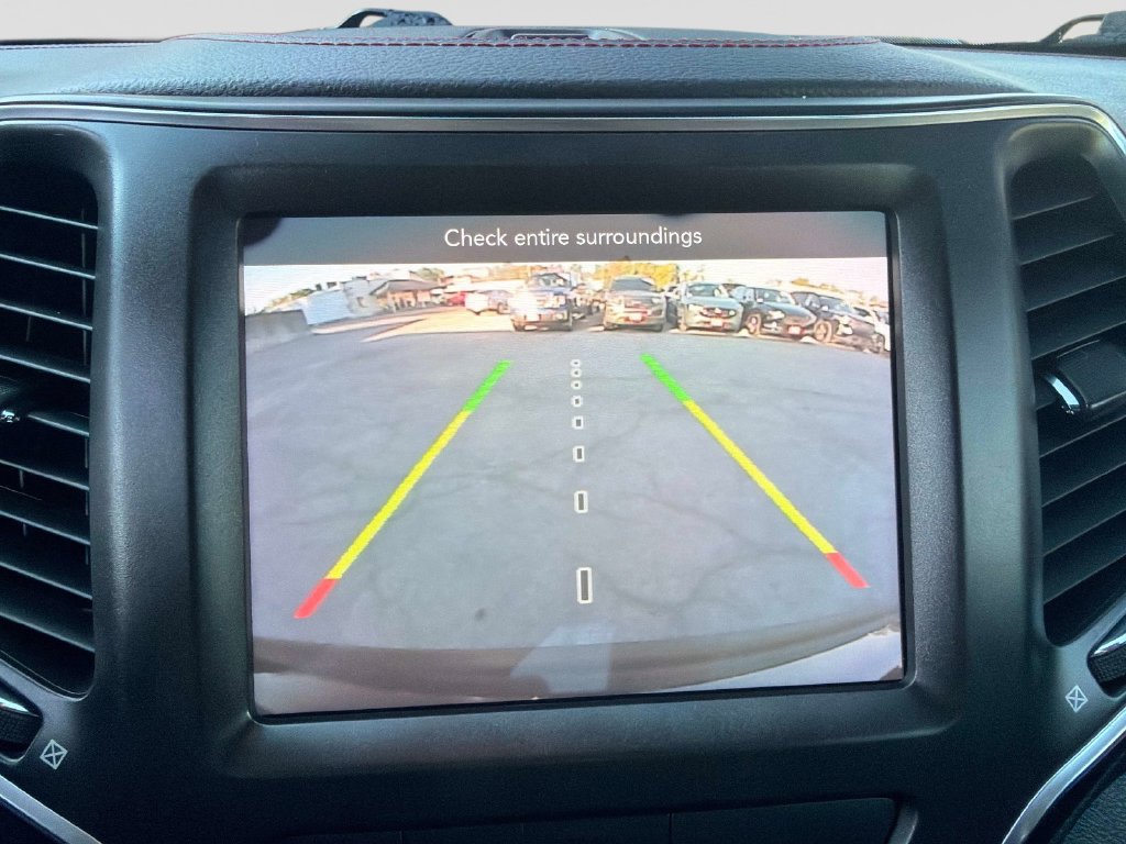 Used 2020 Jeep Cherokee Trailhawk w/ Cold Weather Group AWD/4WD image 25