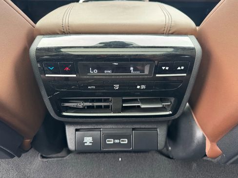 Used 2023 Acura MDX SH-AWD w/Technology Pkg Sport image 39