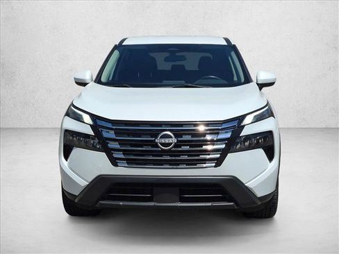 Used 2024 Nissan Rogue SV FWD image 2