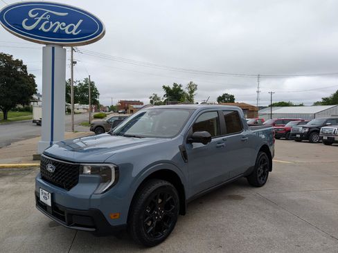 Used 2026 Ford Maverick Lariat w/ Black Appearance Package AWD/4WD image 2