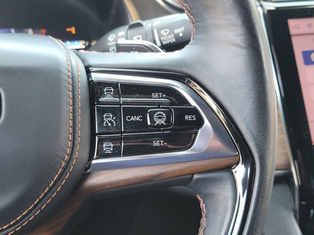 Used 2022 Jeep Grand Cherokee Summit w/ Adv Protech Group IV AWD/4WD image 6