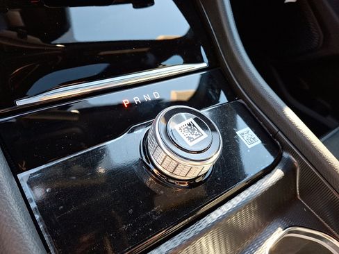 New 2025 Jeep Grand Cherokee Altitude image 10