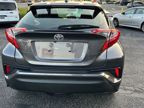 Used 2019 Toyota C-HR XLE image 6