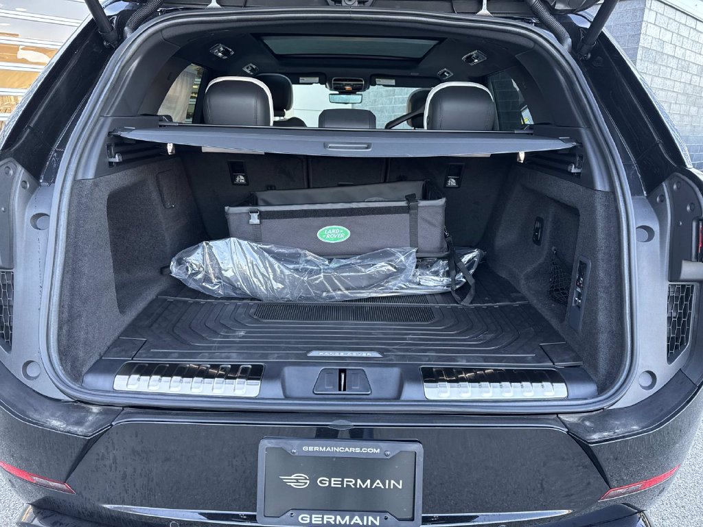 New 2027 Land Rover Range Rover Sport Dynamic SE AWD/4WD image 6