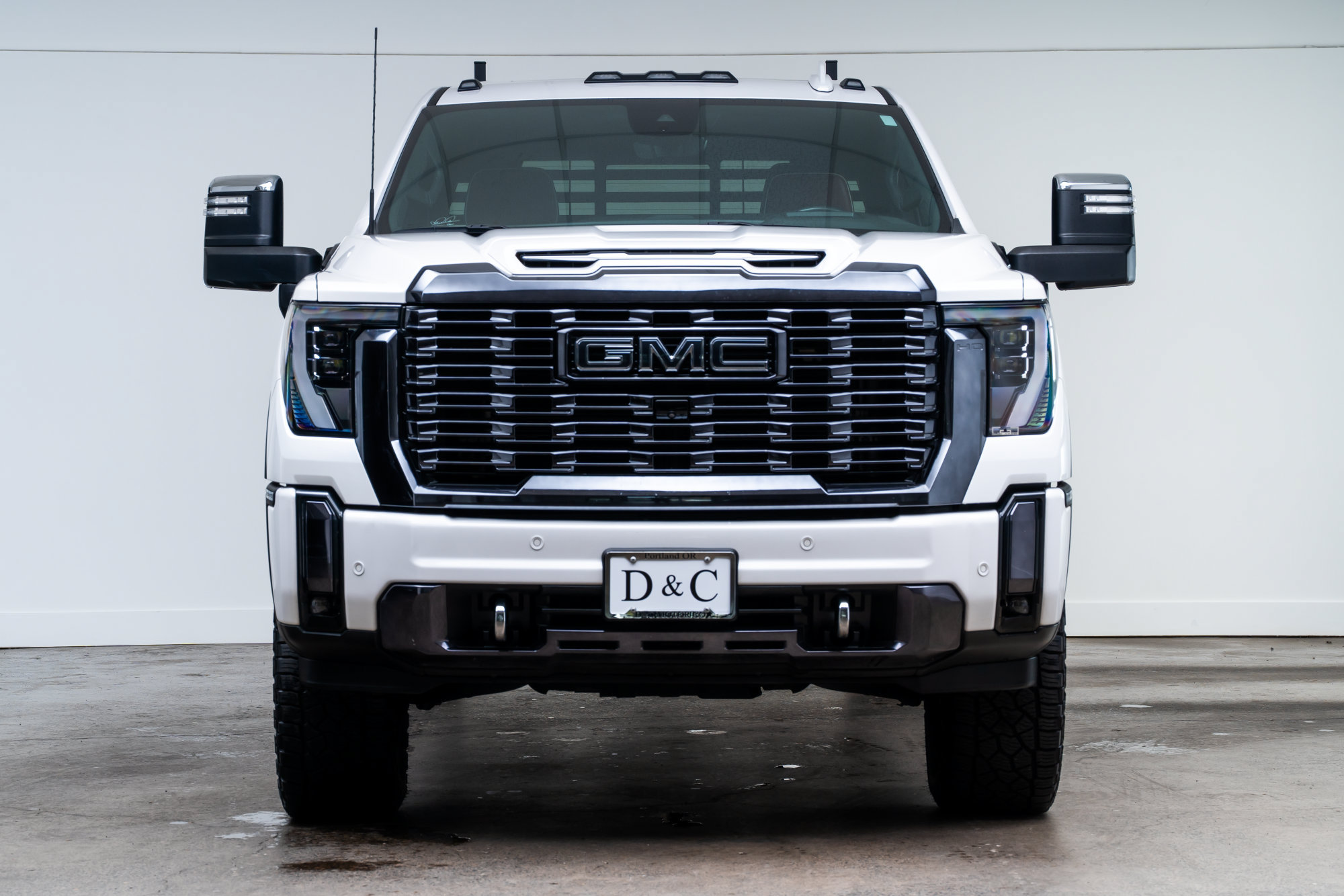 Used 2024 GMC Sierra 3500 Denali Ultimate AWD/4WD image 2