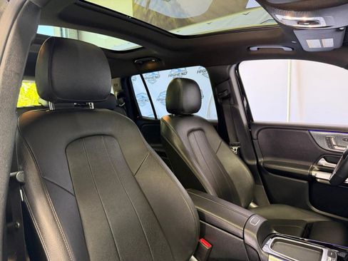 Used 2025 Mercedes-Benz GLB 250 4MATIC image 28